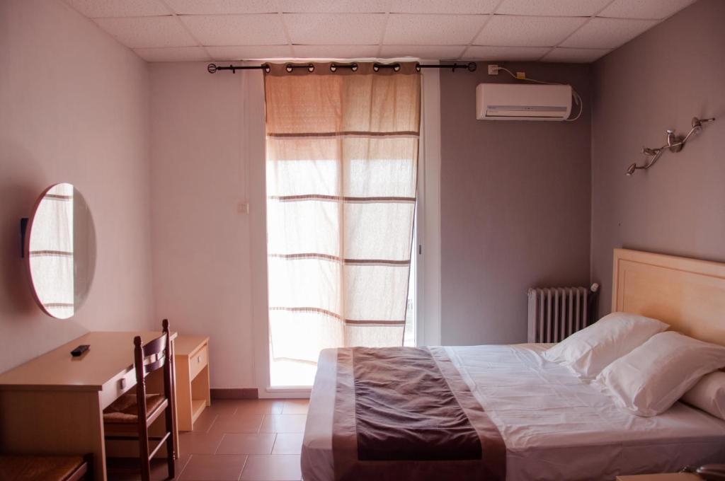 Logis Hotel Restaurant Mar I Sol Saint-Cyprien  Room photo