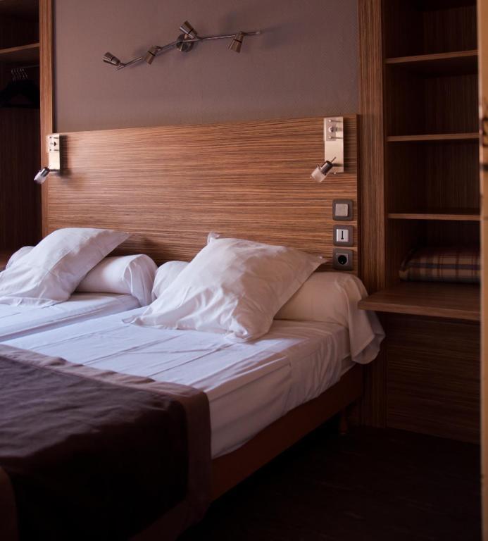 Logis Hotel Restaurant Mar I Sol Saint-Cyprien  Room photo